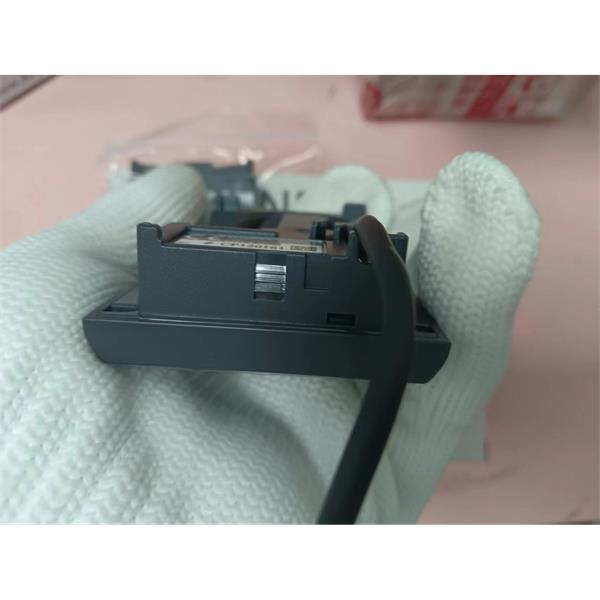 KEYENCE超小型數(shù)字激光傳感器放大器單元LV-N11CP